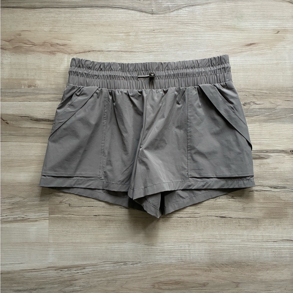 Avalanche Women’s Performance Elastic Waist Gray Shorts